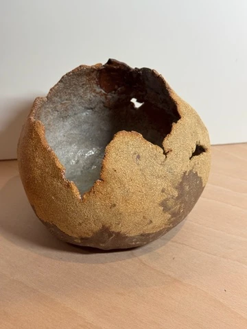 Small decorative pot